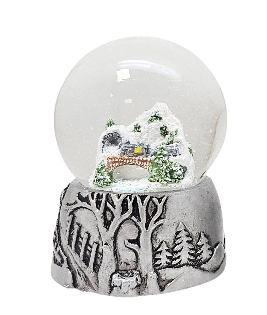 Dekopaket - Nostalgie Schneekugel Zinnsockel mit 4 Schneekugeln in mehreren Größen