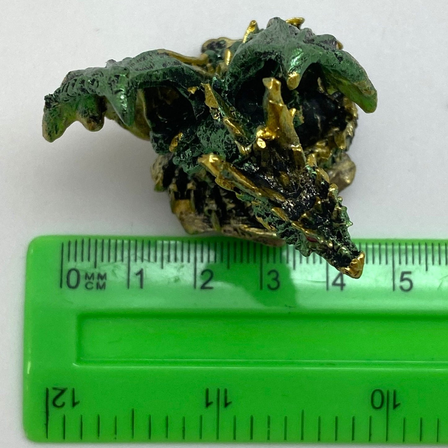 Innenmodell gold grün Drache "sitzend" - 50 x 55 mm - Schneekugelhaus