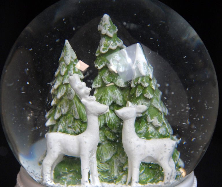 Nostalgische Schneekugel 2 Rehe auf Sockel Winterlandschaft mittelblau 100 mm Durchmesser mit Spieluhr - Schneekugelhaus