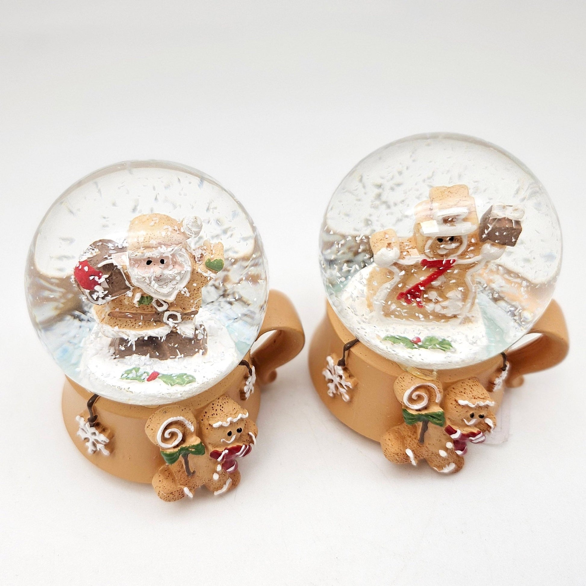Süße Schneekugel Weihnachtstasse Schneemann aus Lebkuchen 60mm Durchmesser Weihnachtsbäckerei - Schneekugelhaus